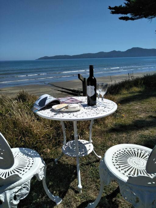 Beachfront Bliss Paraparaumu Buitenkant foto